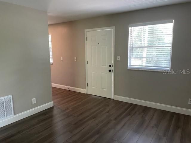 For Rent: $1,000 (2 beds, 1 baths, 750 Square Feet)