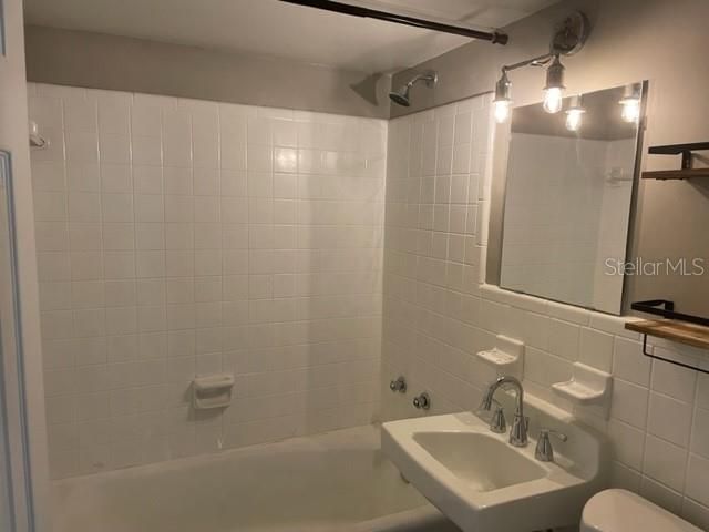 For Rent: $1,000 (2 beds, 1 baths, 750 Square Feet)