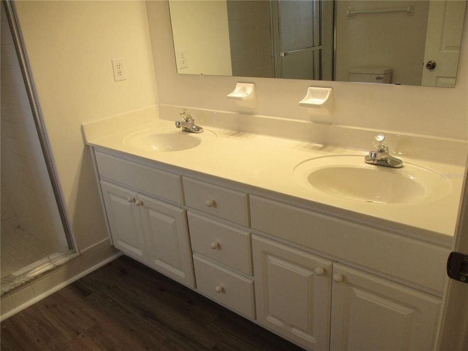 DOUBLE SINKS