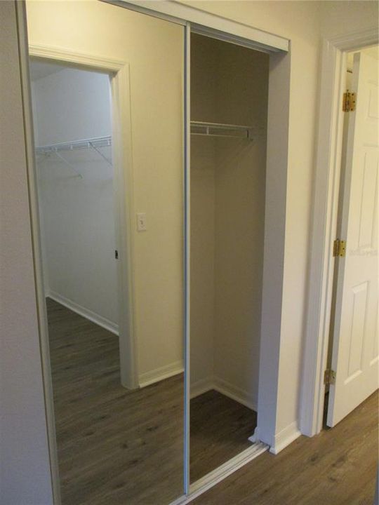 WALL CLOSET