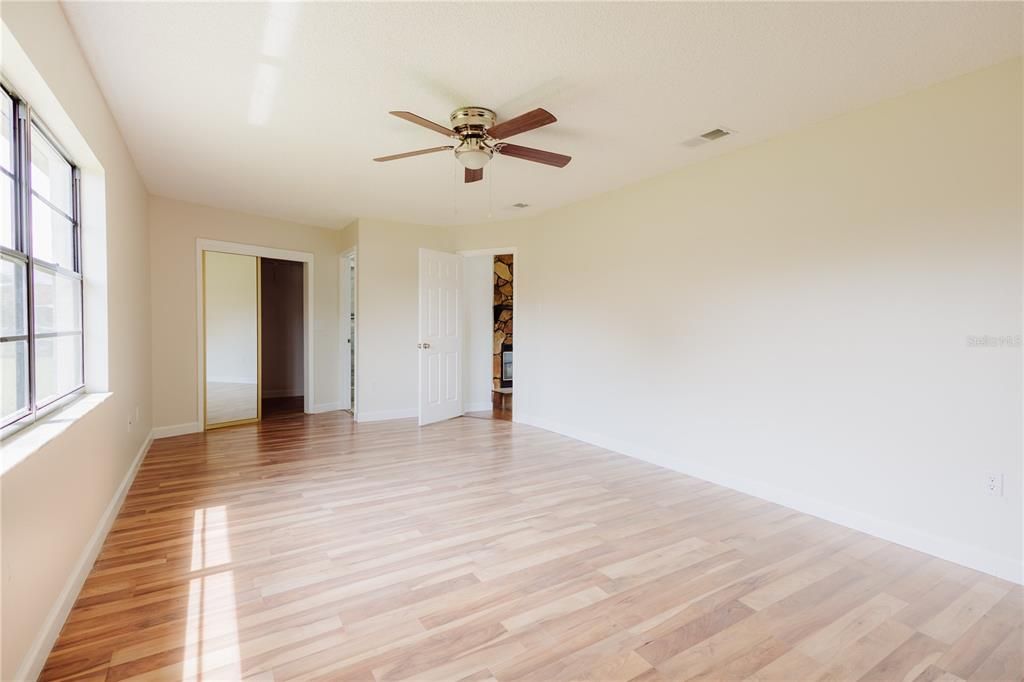 Active With Contract: $258,000 (2 beds, 2 baths, 1496 Square Feet)