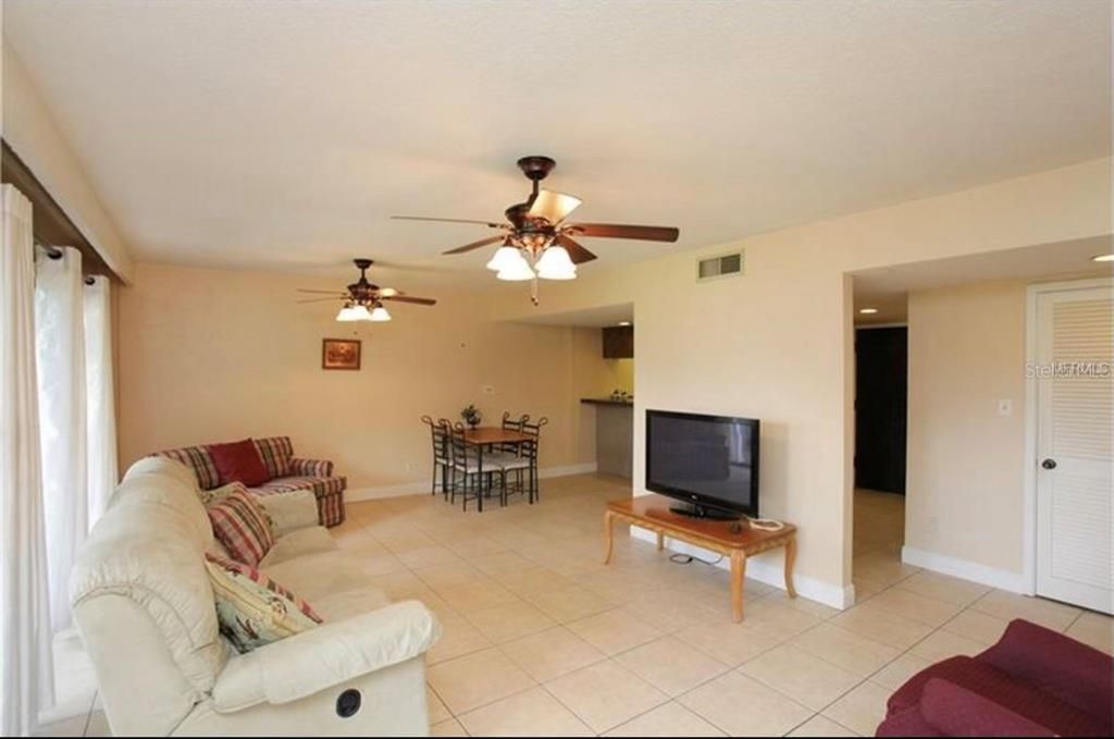 Active With Contract: $109,900 (1 beds, 1 baths, 974 Square Feet)