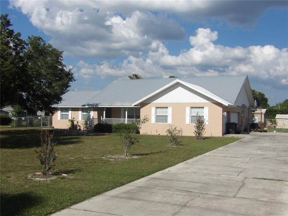 For Sale: $650,000 (3 beds, 2 baths, 2915 Square Feet)