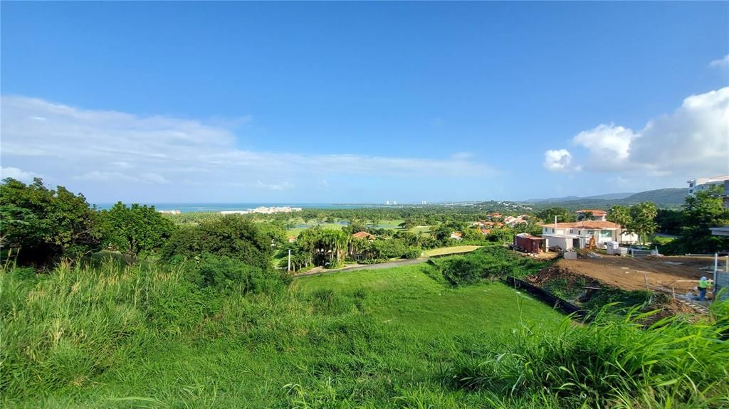 En Venta: $985,000 (0.71 acres)