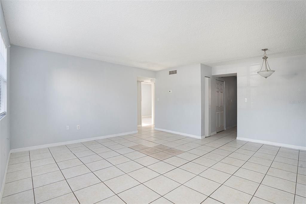 For Sale: $139,999 (2 beds, 1 baths, 899 Square Feet)