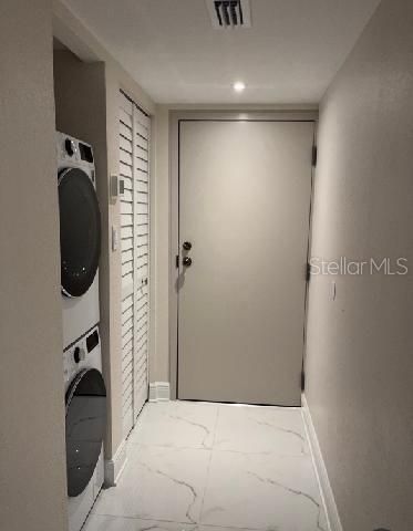 For Rent: $1,200 (1 beds, 1 baths, 391 Square Feet)