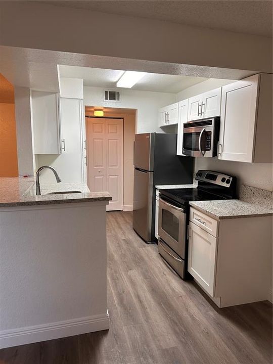 For Sale: $215,000 (1 beds, 1 baths, 754 Square Feet)