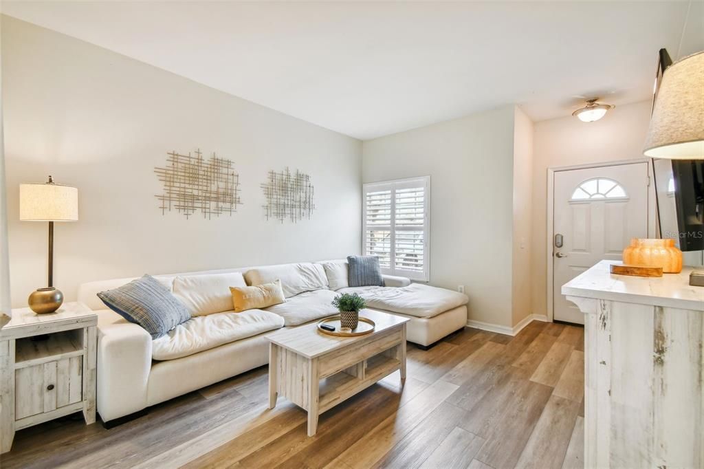 Active With Contract: $315,000 (3 beds, 2 baths, 1282 Square Feet)