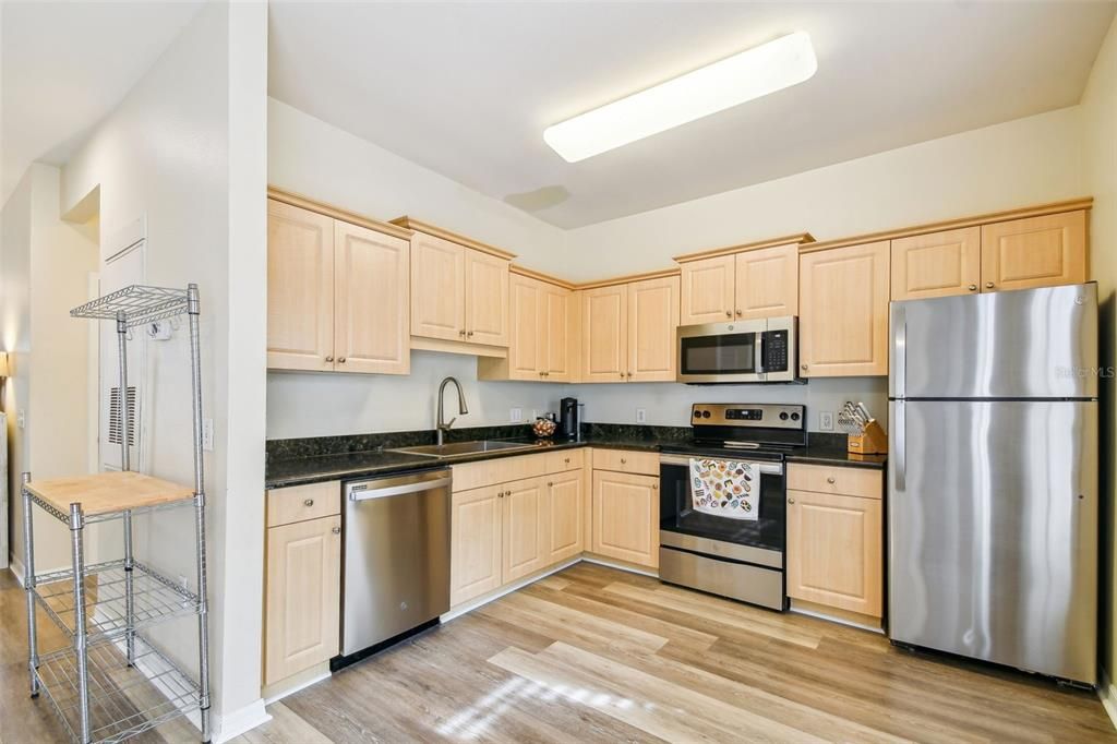 Active With Contract: $315,000 (3 beds, 2 baths, 1282 Square Feet)