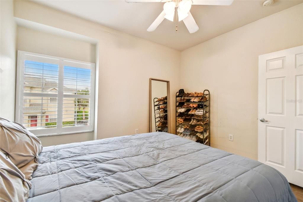 Active With Contract: $315,000 (3 beds, 2 baths, 1282 Square Feet)