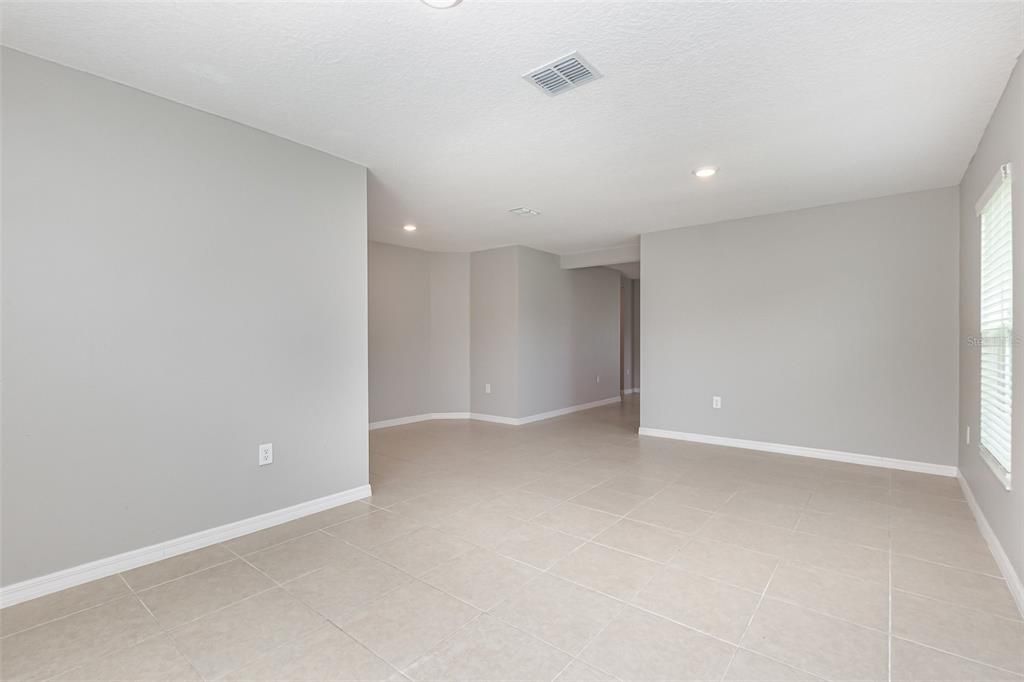 Active With Contract: $319,900 (4 beds, 2 baths, 1842 Square Feet)