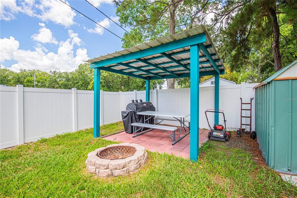 Active With Contract: $320,000 (3 beds, 1 baths, 1128 Square Feet)