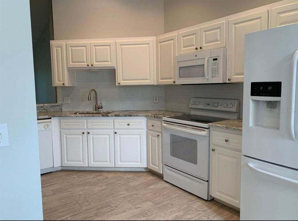 White and newer Kitchen appliances