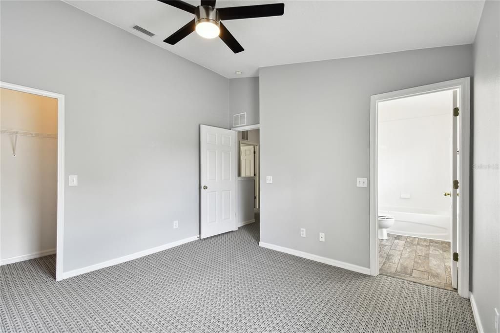 Active With Contract: $219,000 (2 beds, 2 baths, 1240 Square Feet)