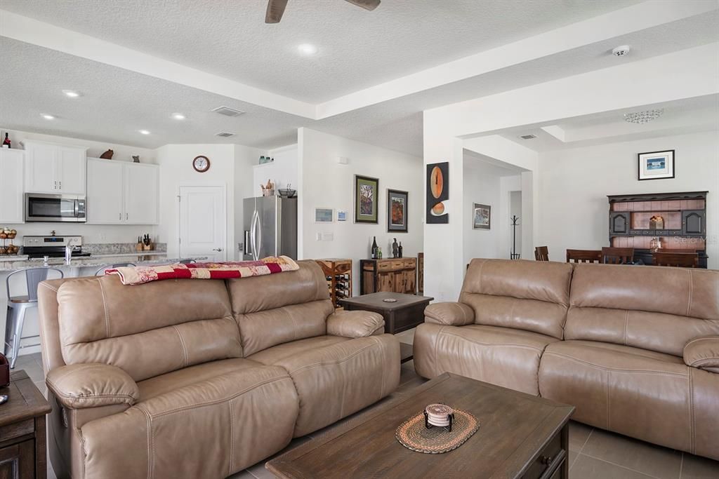 Active With Contract: $489,000 (4 beds, 3 baths, 2820 Square Feet)