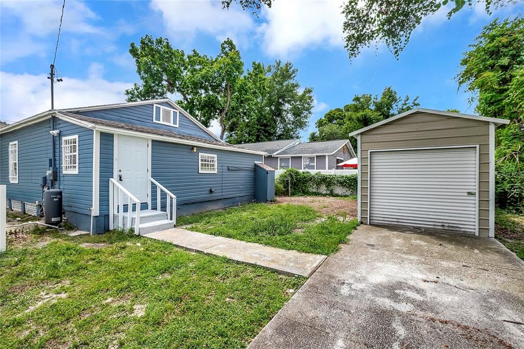 Active With Contract: $2,000 (3 beds, 1 baths, 1180 Square Feet)