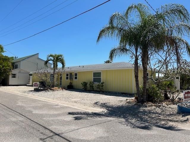 For Sale: $850,000 (3 beds, 2 baths, 1246 Square Feet)