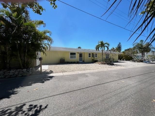 For Sale: $850,000 (3 beds, 2 baths, 1246 Square Feet)