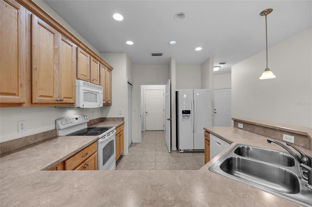 For Sale: $275,000 (2 beds, 2 baths, 1376 Square Feet)