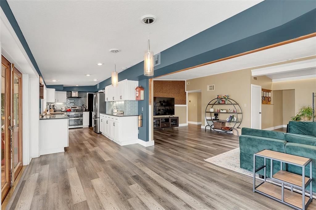 Active With Contract: $799,000 (3 beds, 2 baths, 2082 Square Feet)