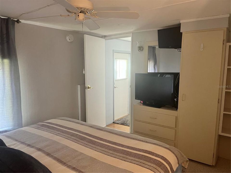 For Sale: $140,000 (2 beds, 1 baths, 672 Square Feet)