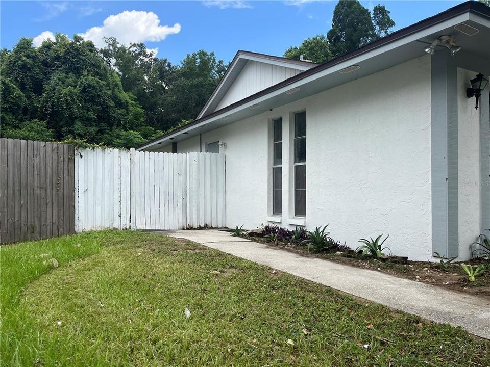 Active With Contract: $275,000 (4 beds, 2 baths, 1809 Square Feet)