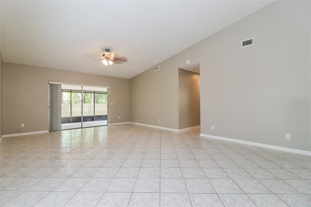 For Rent: $2,320 (3 beds, 2 baths, 1422 Square Feet)