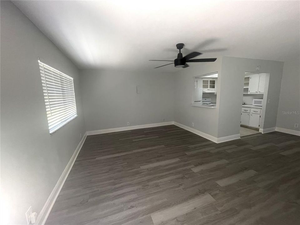 Active With Contract: $1,500 (1 beds, 1 baths, 800 Square Feet)