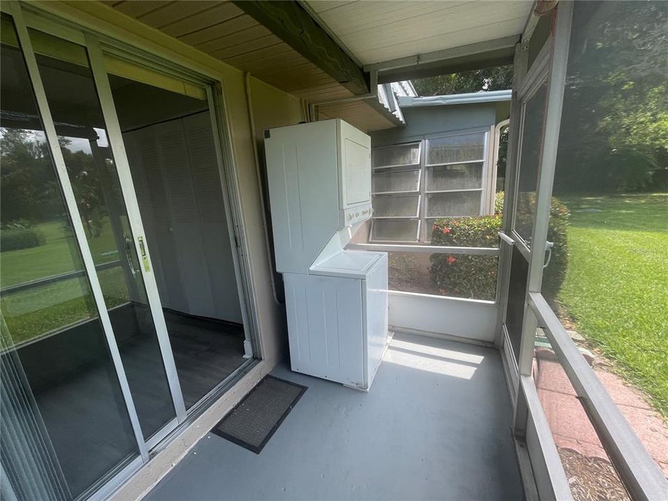 Screened Lanai/Laundry