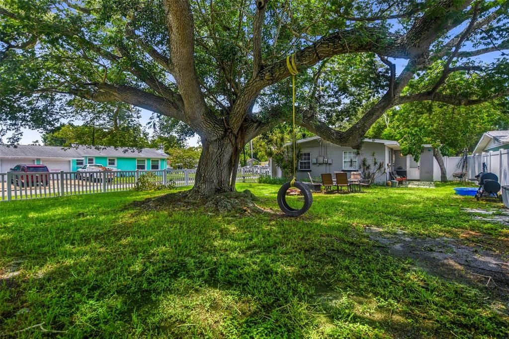 Active With Contract: $280,000 (2 beds, 1 baths, 968 Square Feet)