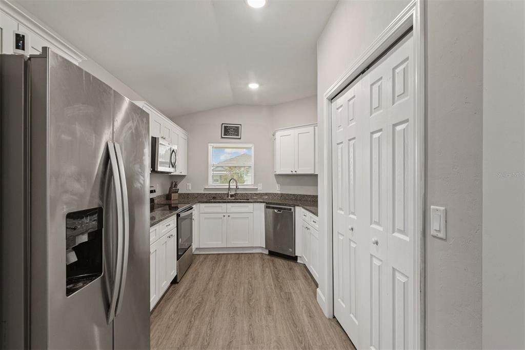 For Sale: $260,779 (3 beds, 2 baths, 1349 Square Feet)