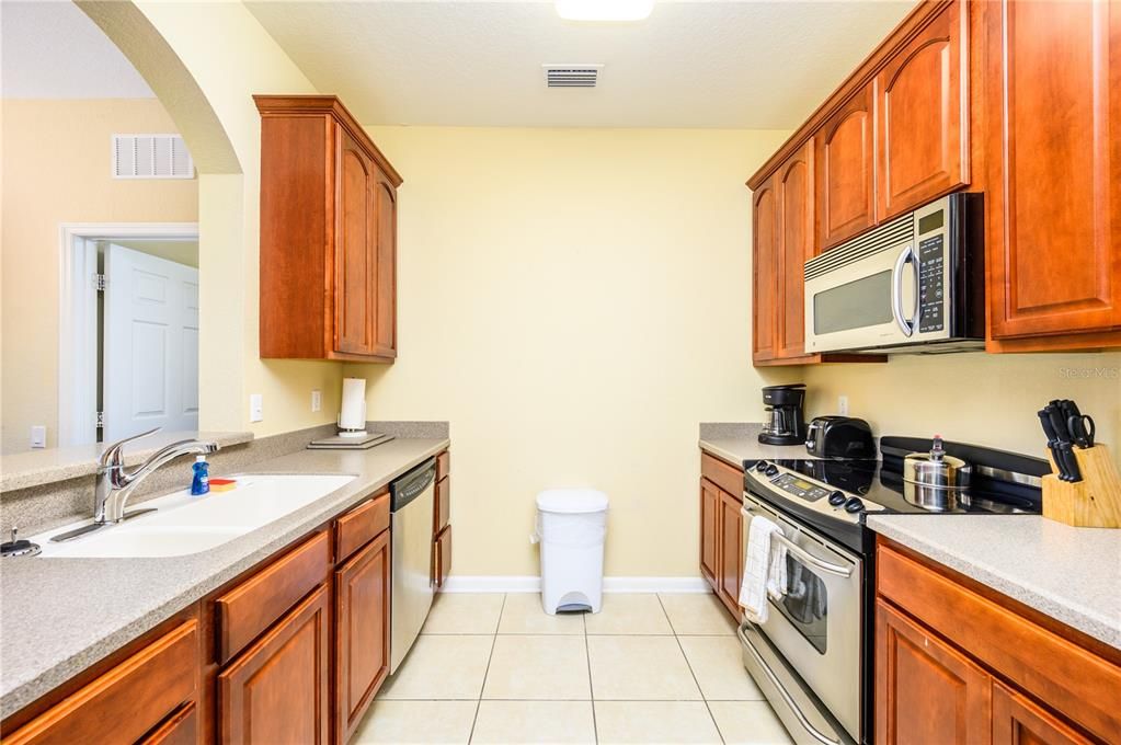 For Rent: $2,100 (3 beds, 2 baths, 1247 Square Feet)