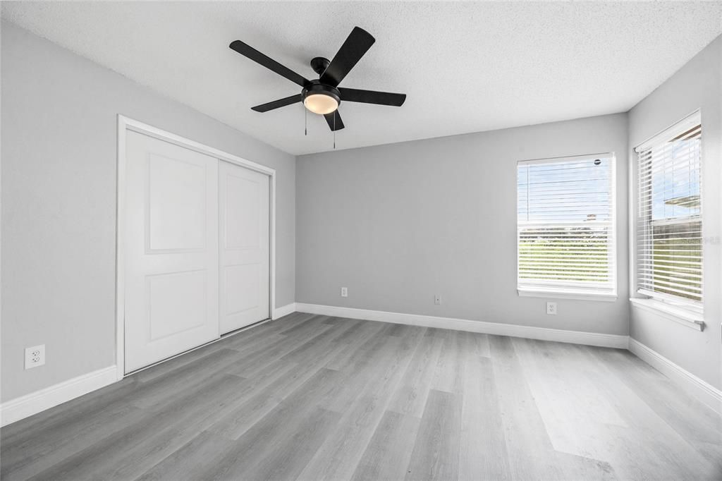 Active With Contract: $249,900 (2 beds, 1 baths, 895 Square Feet)