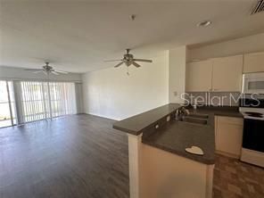 Active With Contract: $1,499 (2 beds, 2 baths, 996 Square Feet)