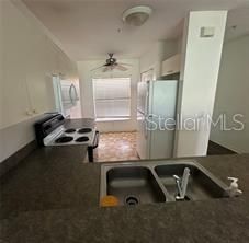 Active With Contract: $1,499 (2 beds, 2 baths, 996 Square Feet)