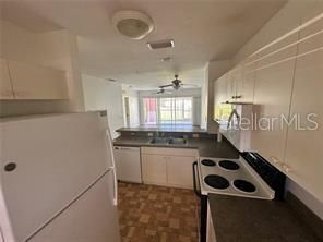 Active With Contract: $1,499 (2 beds, 2 baths, 996 Square Feet)