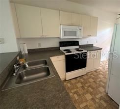 Active With Contract: $1,499 (2 beds, 2 baths, 996 Square Feet)