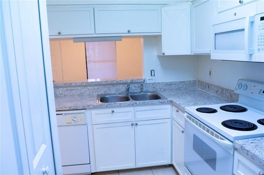 For Rent: $1,450 (2 beds, 2 baths, 912 Square Feet)