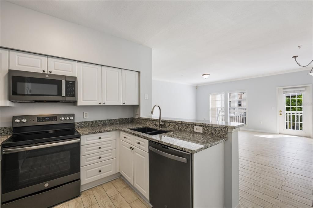 Active With Contract: $389,000 (2 beds, 2 baths, 1233 Square Feet)