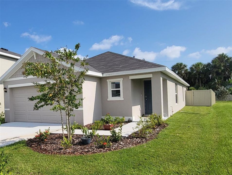 Active With Contract: $2,400 (3 beds, 2 baths, 1504 Square Feet)