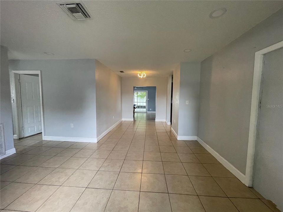 For Sale: $340,000 (4 beds, 2 baths, 1492 Square Feet)