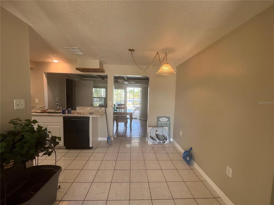 For Rent: $2,200 (3 beds, 2 baths, 1100 Square Feet)