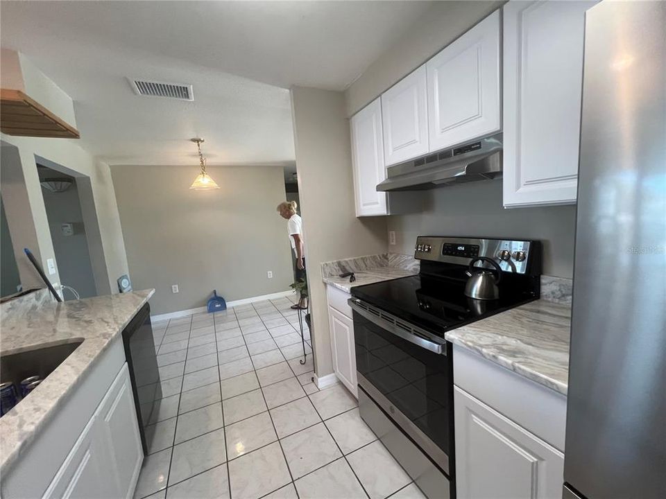 For Rent: $2,200 (3 beds, 2 baths, 1100 Square Feet)