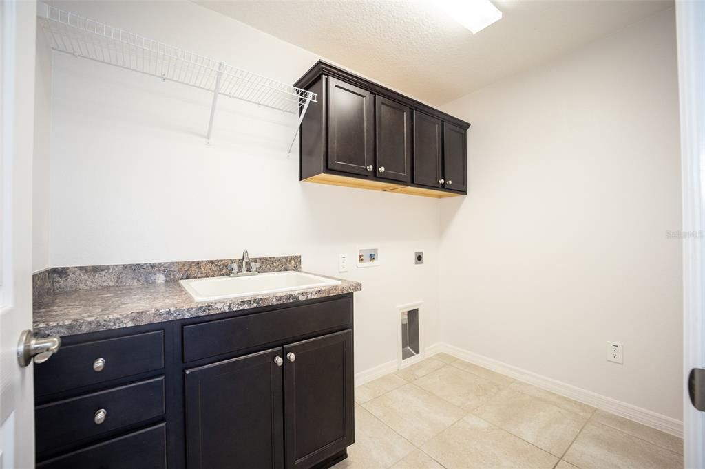 For Rent: $2,100 (3 beds, 2 baths, 1564 Square Feet)