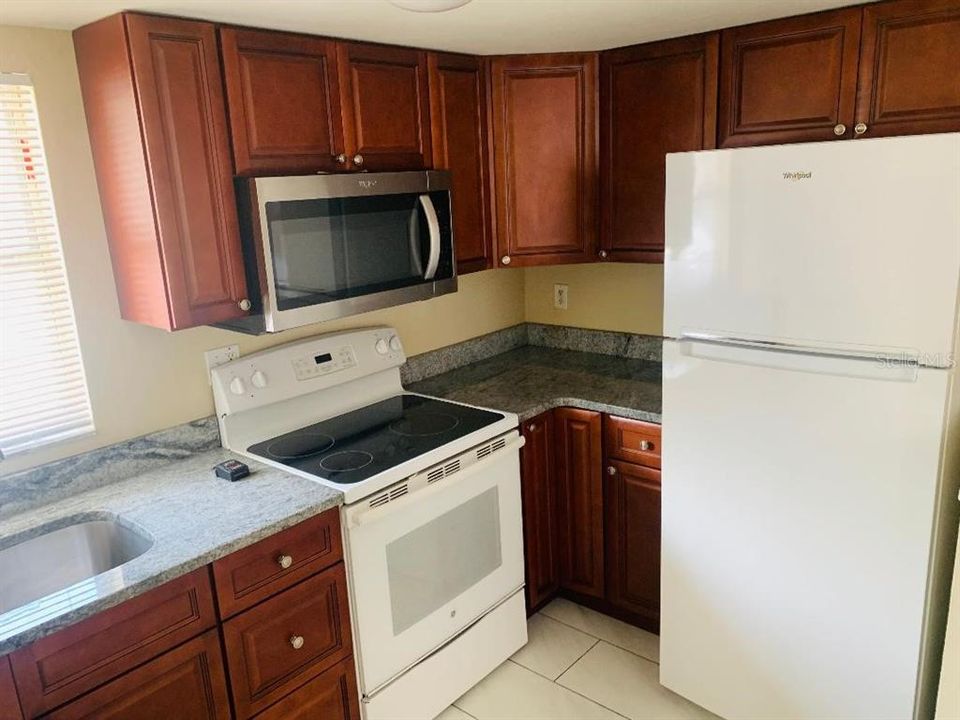 For Rent: $1,500 (3 beds, 2 baths, 2440 Square Feet)