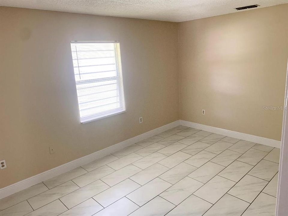 For Rent: $1,500 (3 beds, 2 baths, 2440 Square Feet)