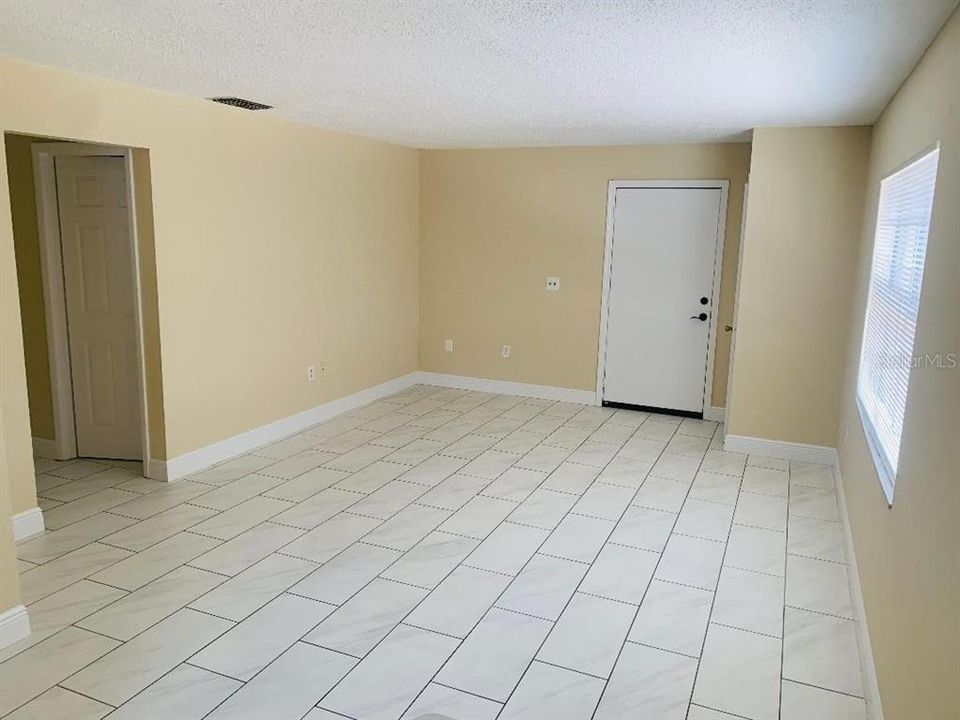 For Rent: $1,500 (3 beds, 2 baths, 2440 Square Feet)