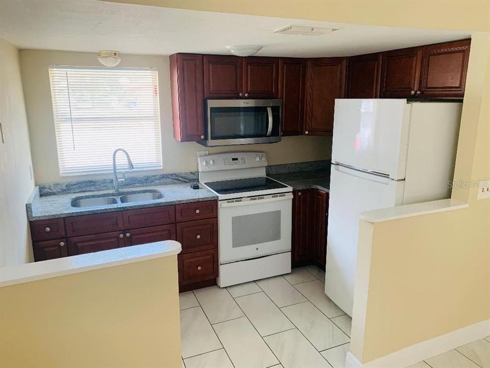 For Rent: $1,500 (3 beds, 2 baths, 2440 Square Feet)