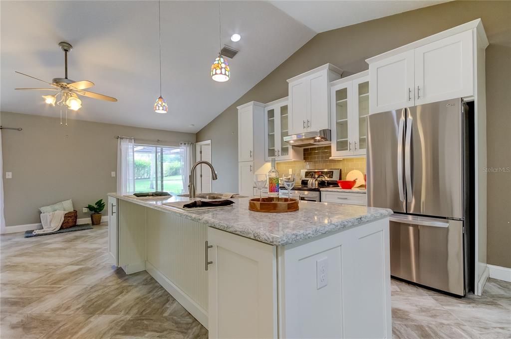 This Kitchen is GORGESOUS! (10 x 15')