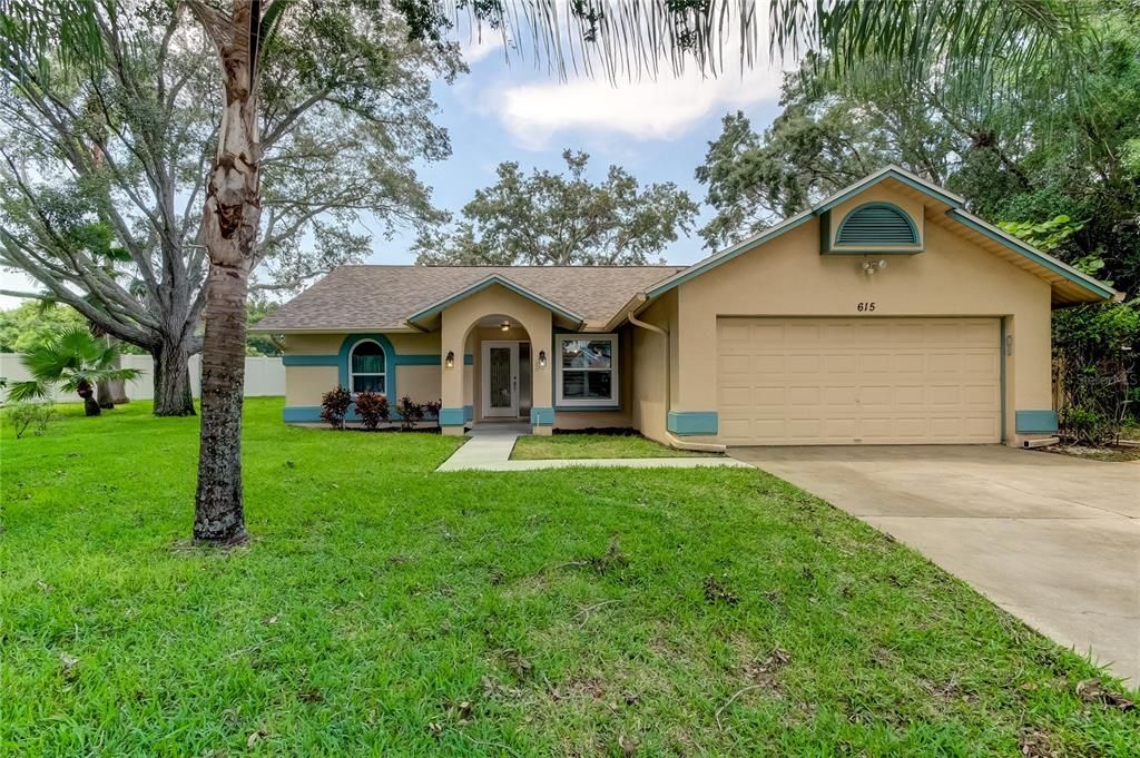 Welcome HOME! 615 Bayside Dr. Tarpon Springs, FL. 34689